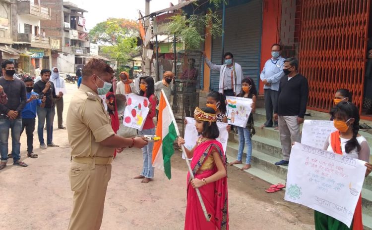  सोनभद्र-: छोटी छोटी बच्चियों ने मनमोहक अंदाज में कोरोना से बचने हेतु लोगों को किया जागरूक