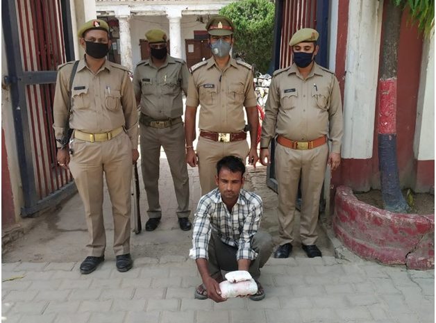  वाराणसी। थाना रोहनियां पुलिस द्वारा नाजायज गांजा बिक्री कर रहा अभियुक्त गिरफ्तार, कब्जे से 310 ग्राम नाजायज गांजा व गांजा बिक्री का रु०-500 बरामद