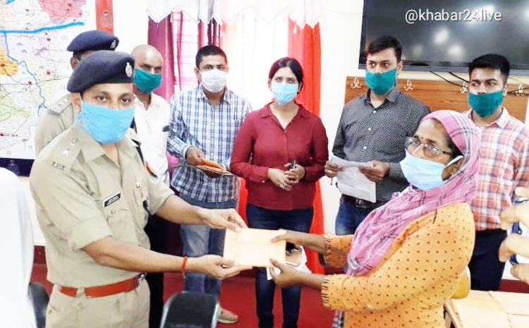  सोनभद्र पुलिस ने 3 लाख 50 हजार का मोबाइल बरामद कर लौटाई मोबाइल स्वामी के चेहरे पर खुशियां