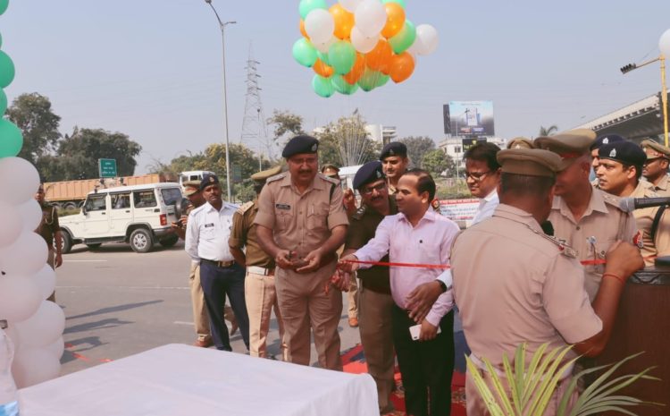  वाराणसी-: पुलिस अधीक्षक वाराणसी ग्रामीण द्वारा बड़ागाँव थाना क्षेत्र के हरहुआ चौराहे पर यातायात जागरुकता अभियान का किया गया शुभारम्भ