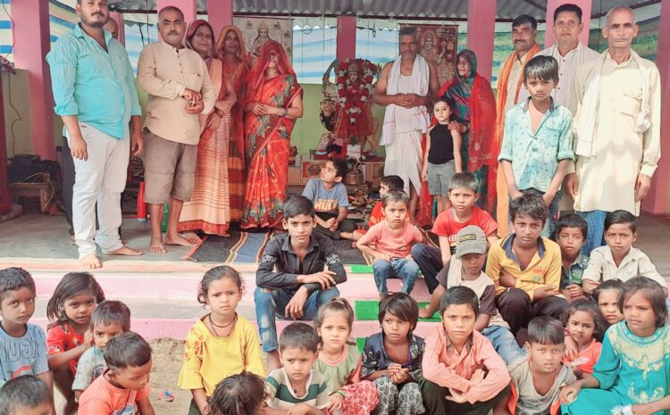  सोनभद्र। नव दिवसीय दुर्गा पूजा के तीसरे दिन ग्राम बंतरा में देवी के चंद्रघंटा स्वरूप की गई पूजा अर्चना